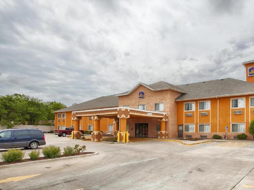 Surestay Plus Hotel By Best Western Topeka Exterior foto