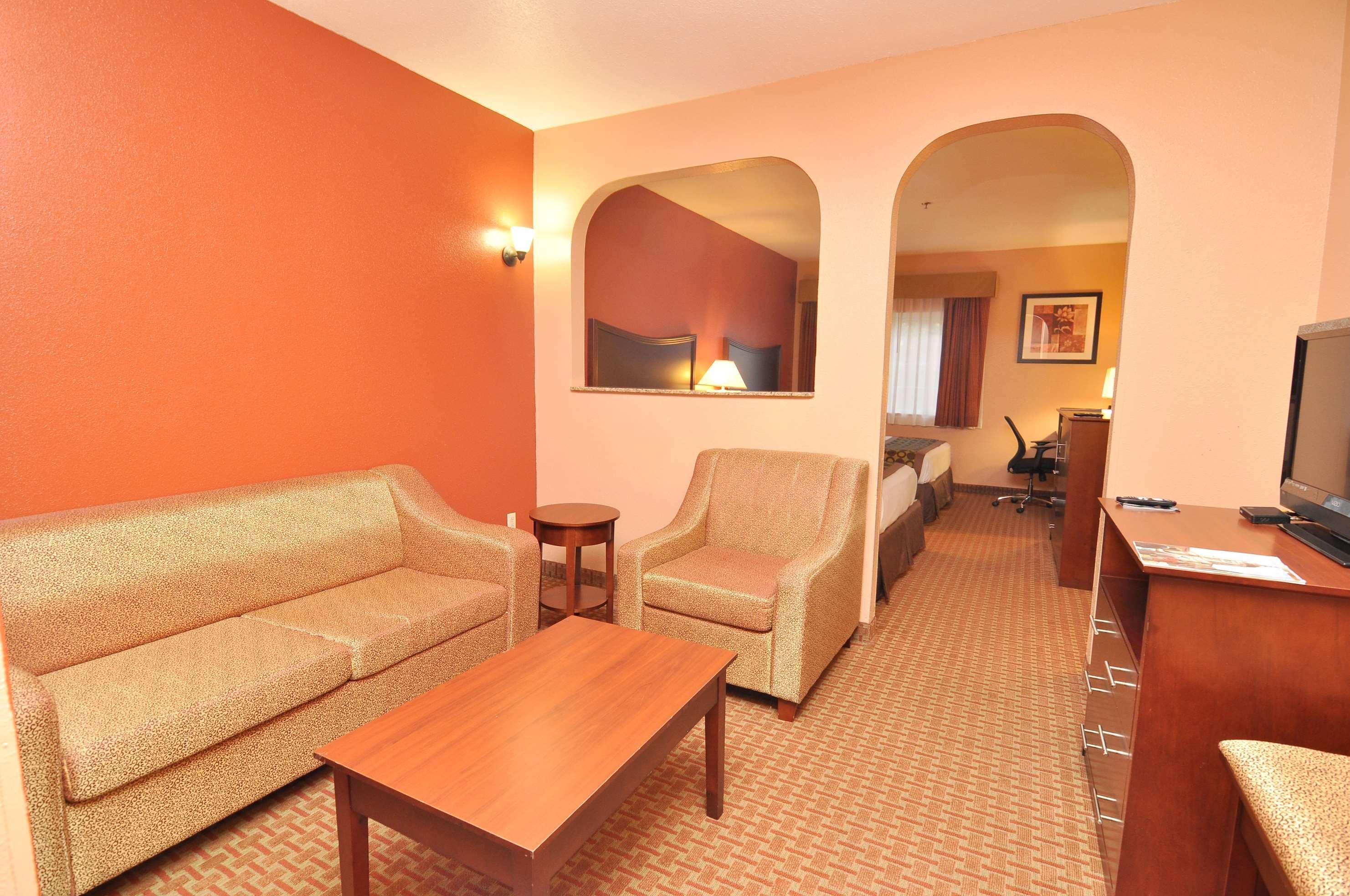 Surestay Plus Hotel By Best Western Topeka Exterior foto