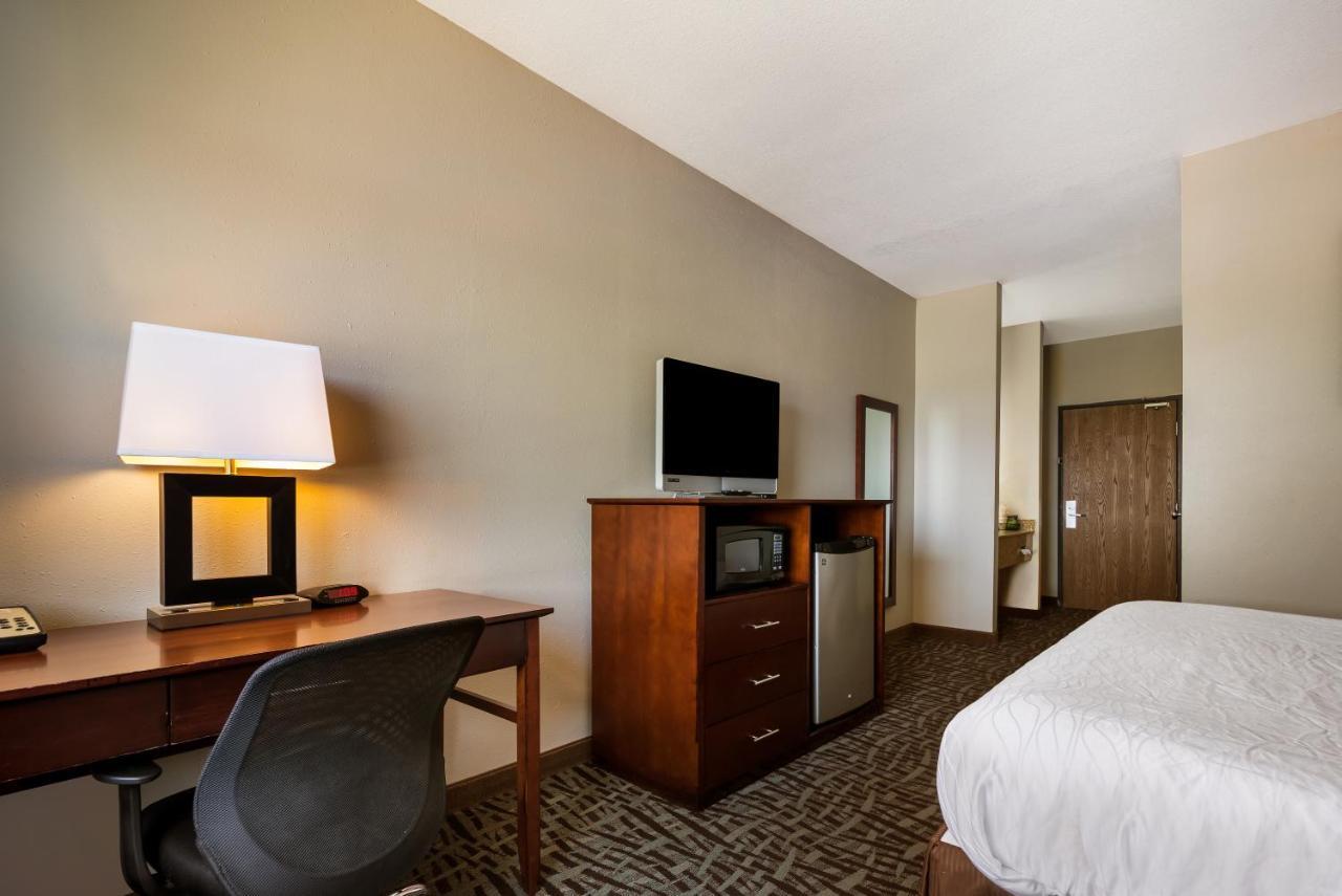 Surestay Plus Hotel By Best Western Topeka Exterior foto