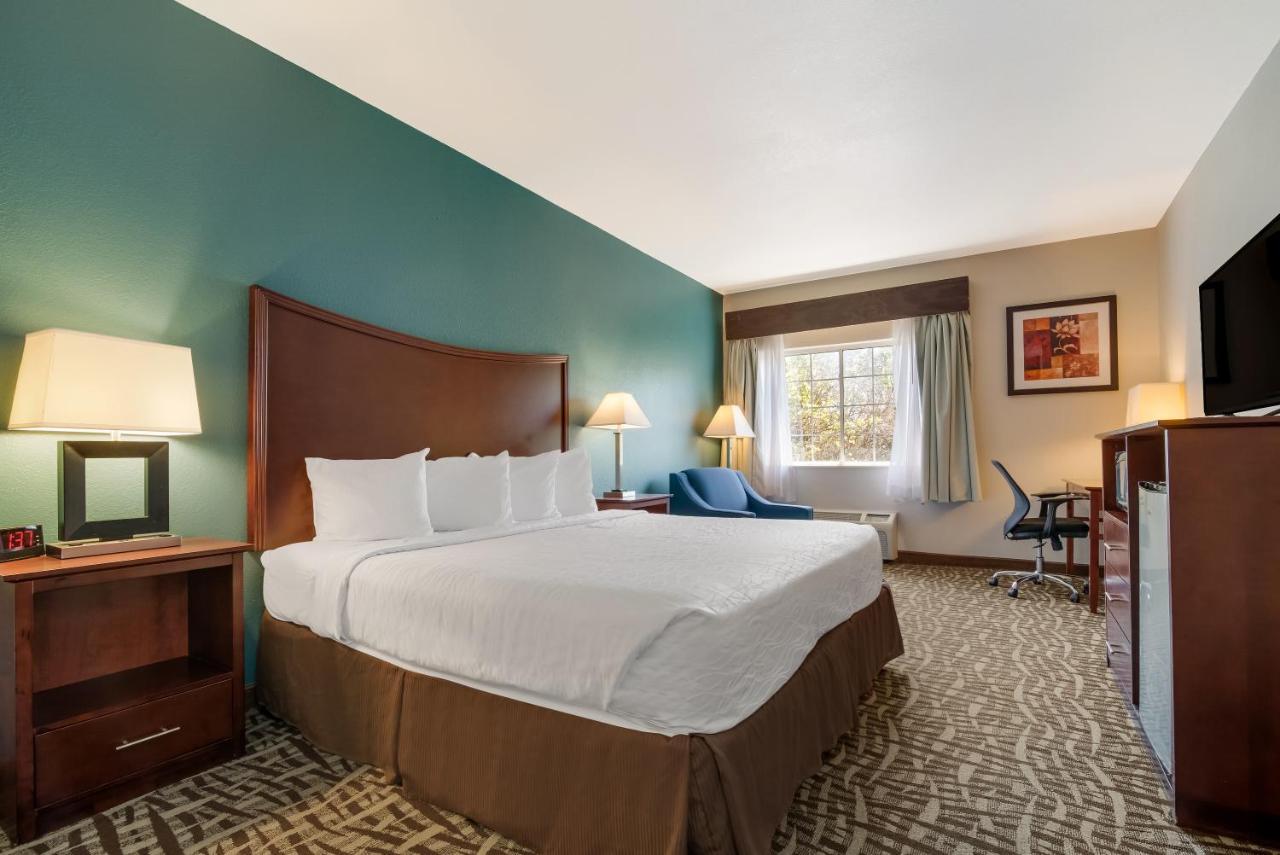 Surestay Plus Hotel By Best Western Topeka Exterior foto
