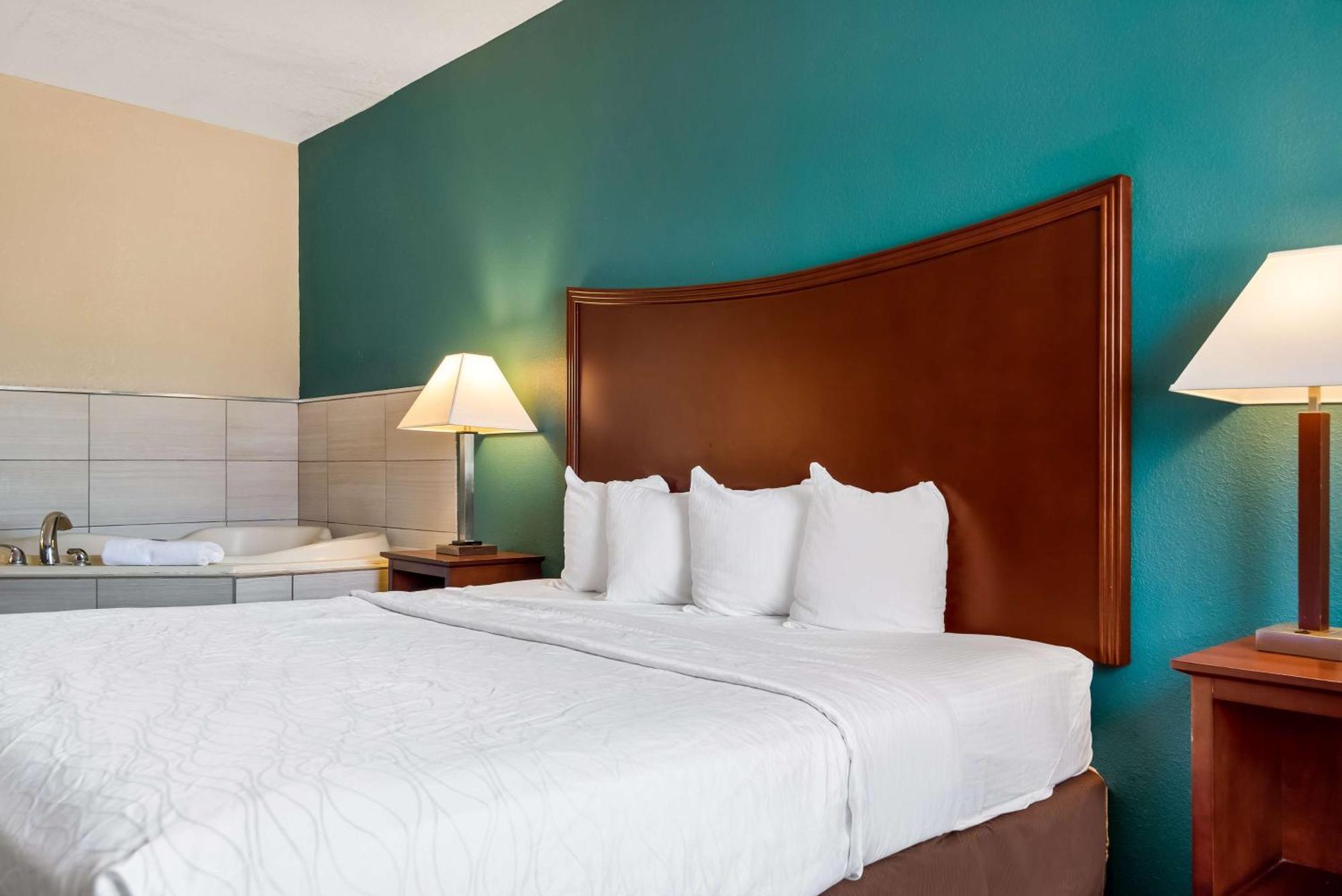 Surestay Plus Hotel By Best Western Topeka Exterior foto