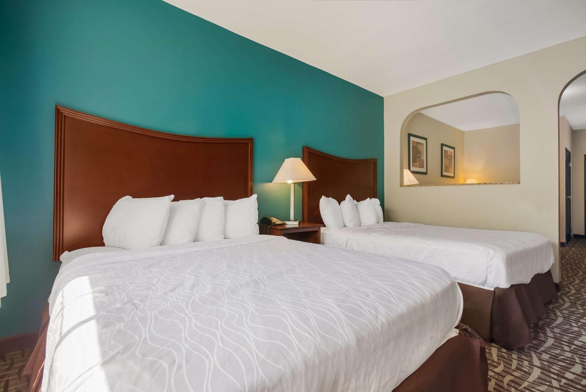 Surestay Plus Hotel By Best Western Topeka Exterior foto