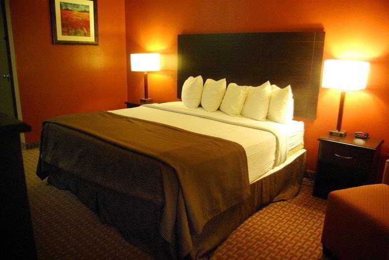 Surestay Plus Hotel By Best Western Topeka Exterior foto
