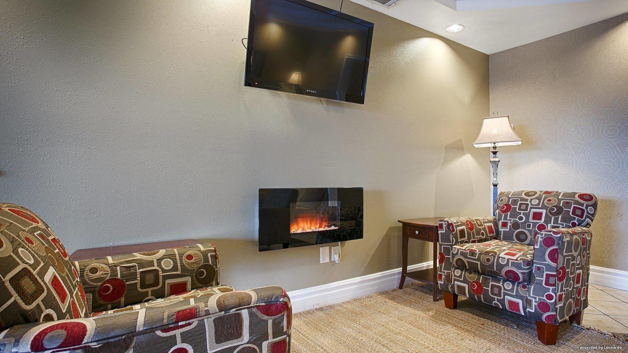 Surestay Plus Hotel By Best Western Topeka Exterior foto