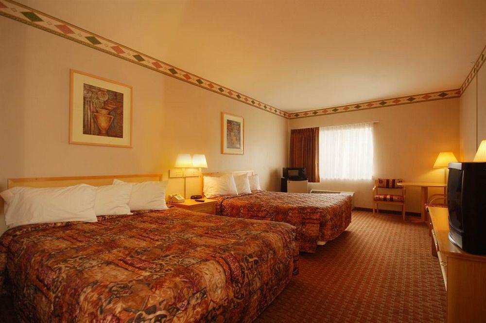 Surestay Plus Hotel By Best Western Topeka Habitación foto